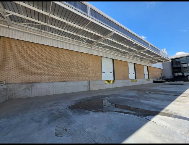 4,630M² WAREHOUSE TO LET IN AIRPORT PARK